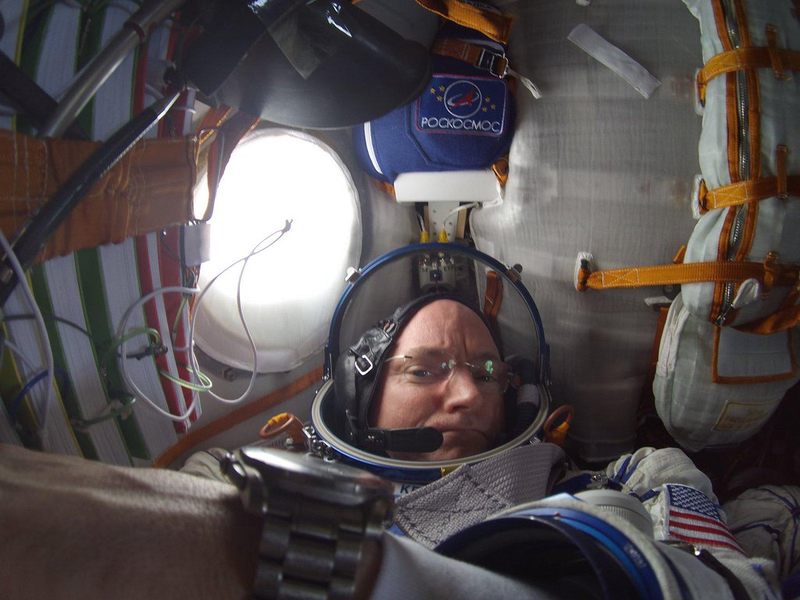 Illustration for article titled Astronaut Scott Kelly on Liquid Salt, a Stinky Station, and Sleeping in Freefall